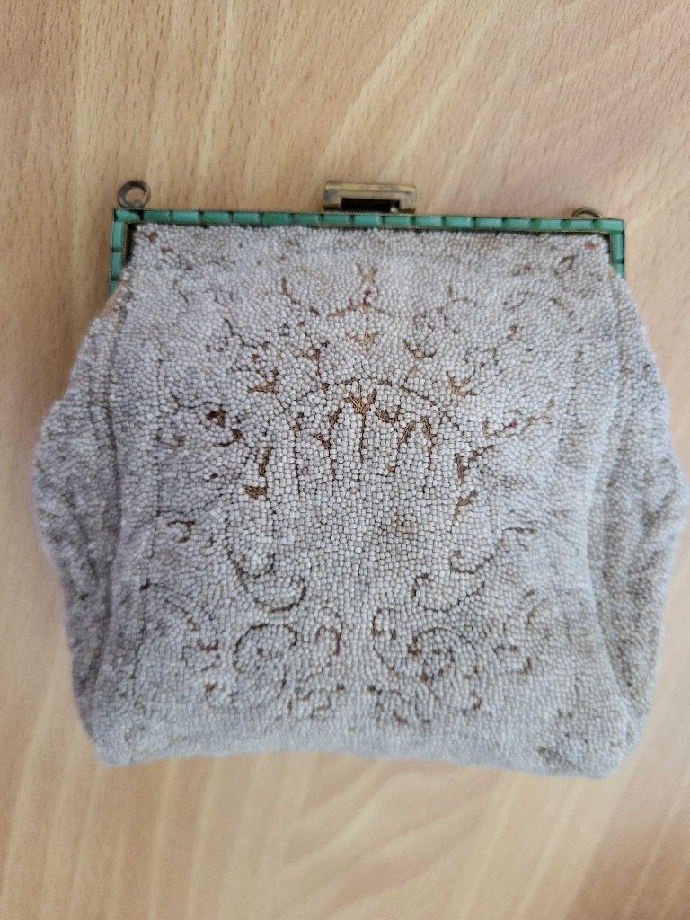 Vintage kralentasje kralenbeurs met smaragd-groene steentjes, Antiek en Kunst, Ophalen of Verzenden