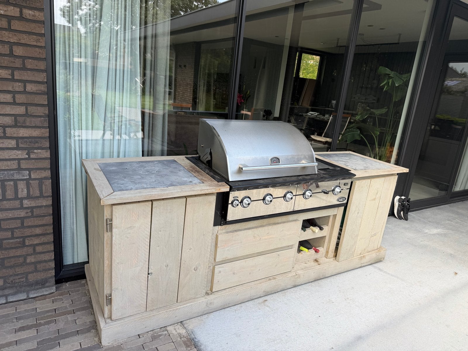 Boretti Professionele BBQ met Origineel Meubel, Tuin en Terras, Ophalen, Gebruikt