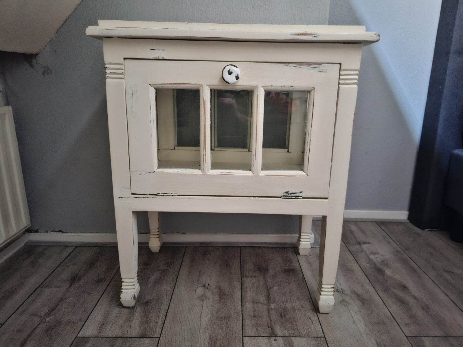 Vintage theekastje / bijzettafel met glazen deurtjes, Ophalen of Verzenden