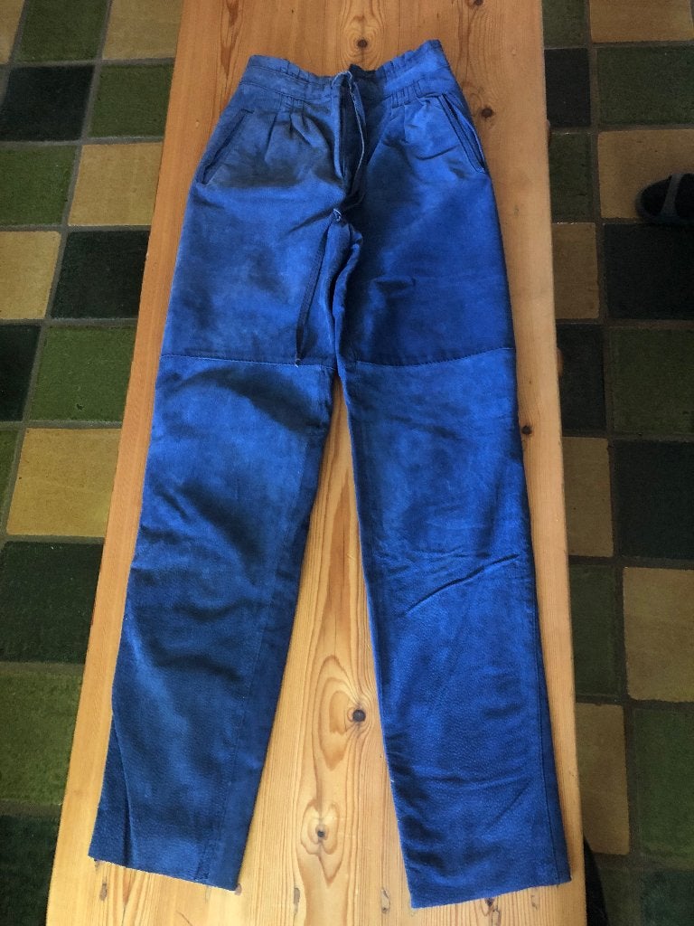Blauwe suede bandplooi broek / paperbag, Blauw, Ophalen of Verzenden, Zo goed als nieuw, Maat 34 (XS) of kleiner