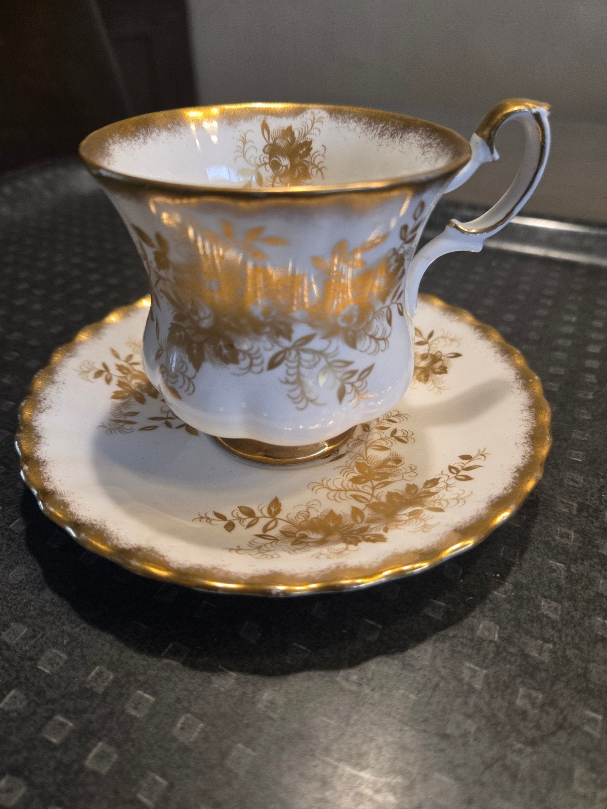 Royal Albert Bone China Antoinette Kop en Schotel, Ophalen of Verzenden