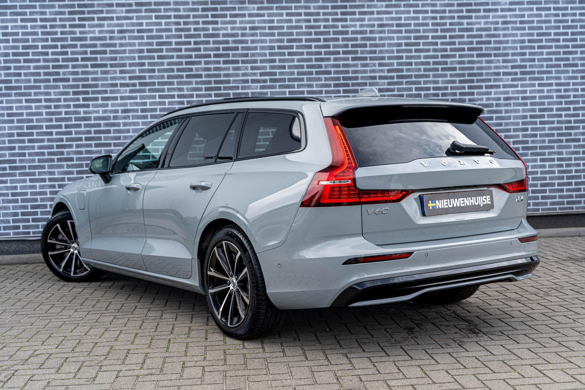 Volvo V60 2.0 T8 Plug-in Hybrid AWD Plus Dark | PHEV Long Ra, Auto's, Volvo, Stof, Gebruikt, Euro 6, 4 cilinders