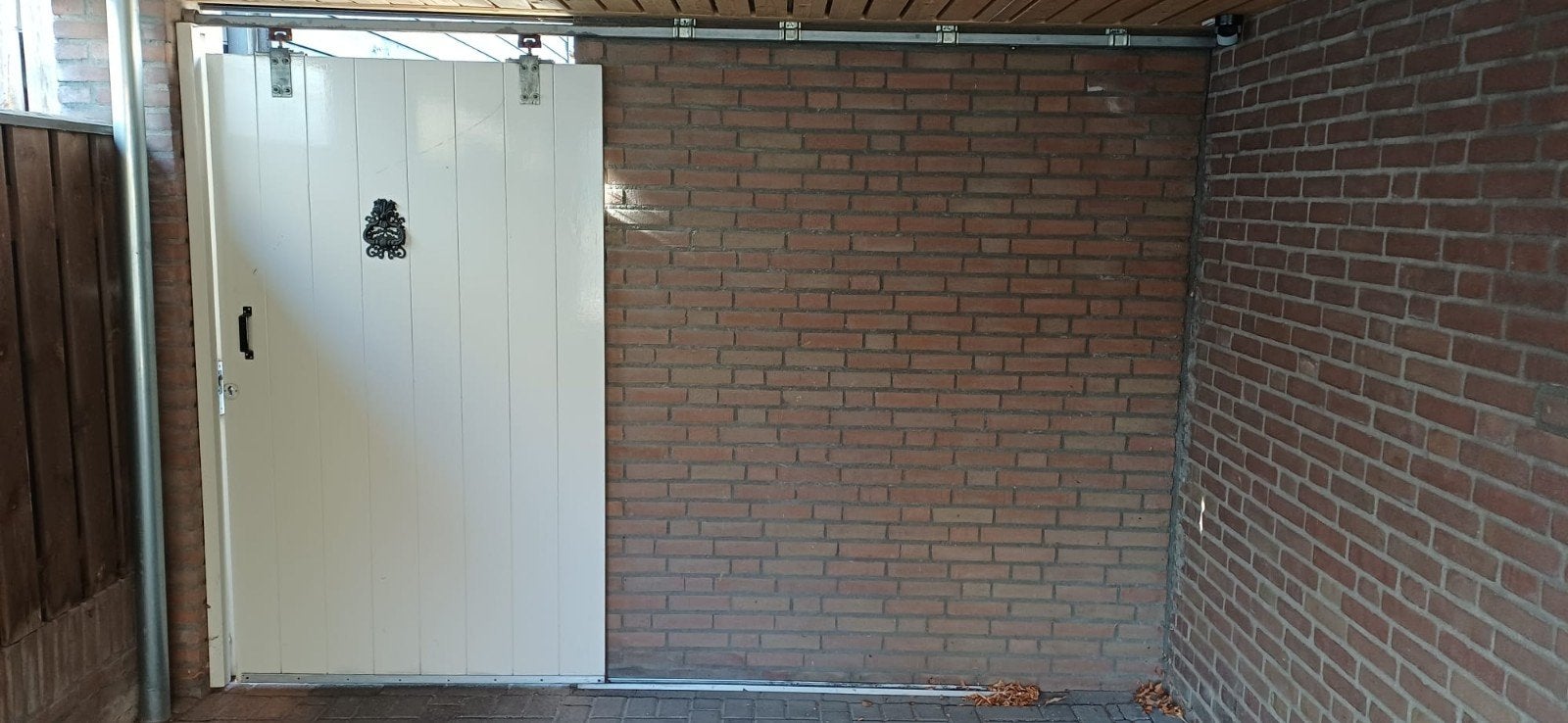 Witte schuifpoort met rails en slot, Ophalen, Gebruikt, 120 cm of meer, Buitendeur