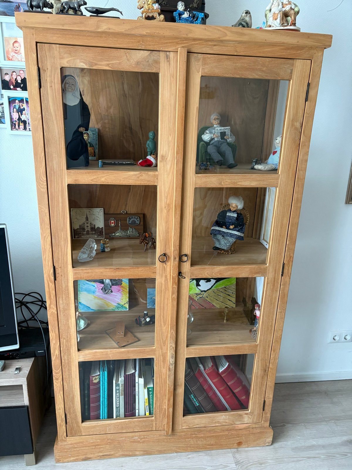 Teak houten vitrinekast met glazen deuren, Huis en Inrichting, Gebruikt, Teakhout, 150 tot 200 cm, 25 tot 50 cm