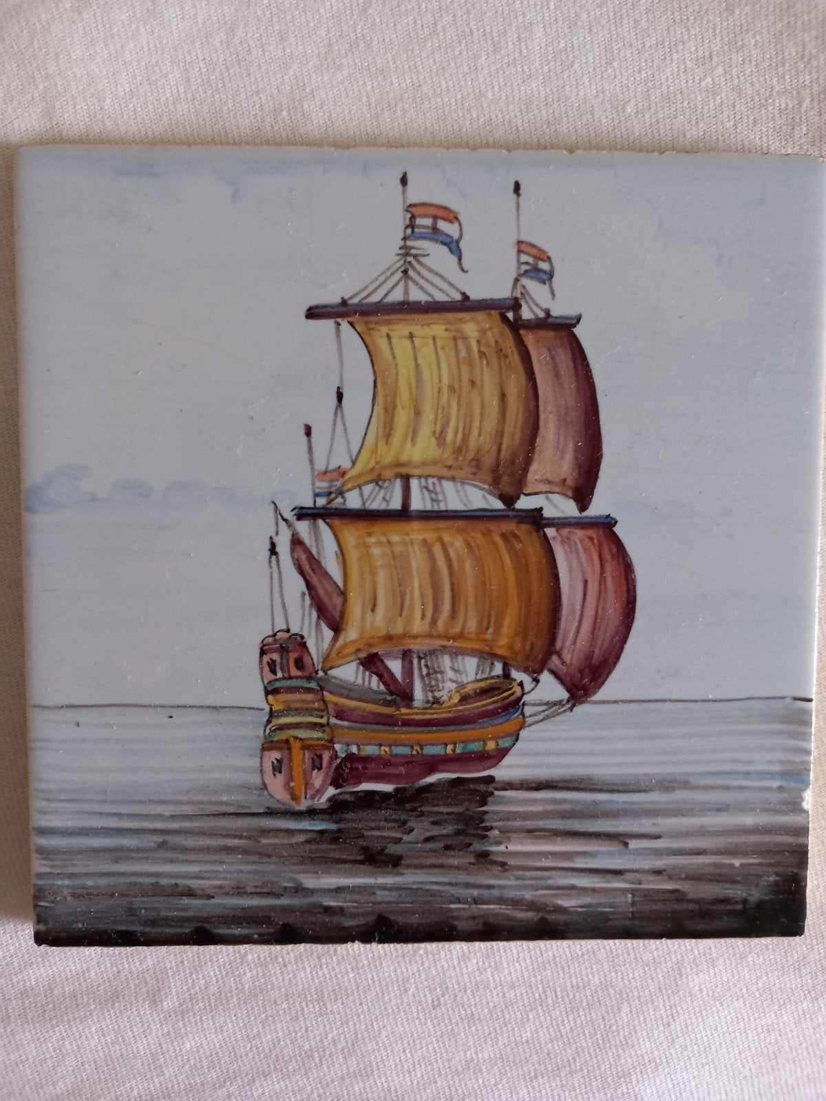Fraaie siertegel ouderwets Nederlands zeilschip westraven, Antiek en Kunst, Antiek | Wandborden en Tegels, Ophalen of Verzenden