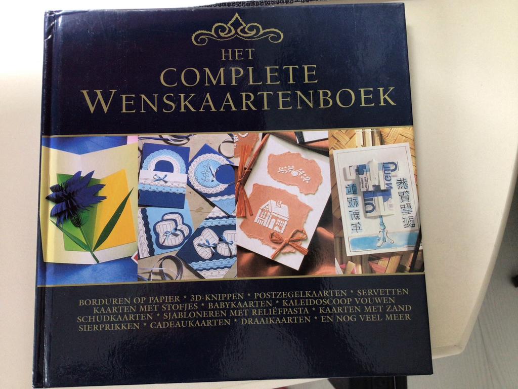 Het Complete Wenskaartenboek - Knutselboek, Boeken, Hobby en Vrije tijd, Zo goed als nieuw, Scrapbooking en Knutselen, Ophalen of Verzenden