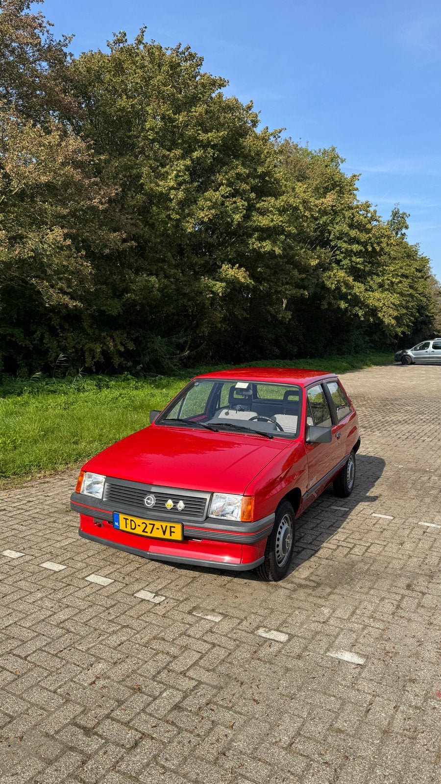 Opel Corsa 1.3 S6 1988 Rood, Auto's, Voorwielaandrijving, Dealer onderhouden, 750 kg, 4 cilinders