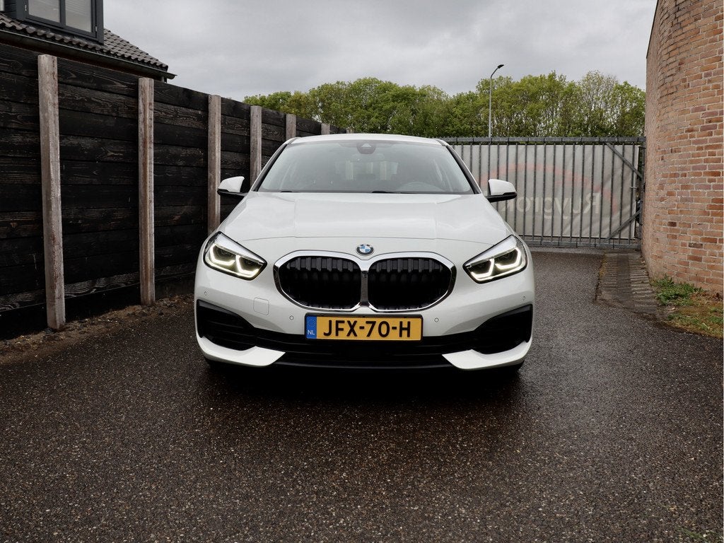 BMW 1-serie 118i Business Edition Plus automaat, nieuwstaat, Gebruikt, Wit, Bedrijf, 3 cilinders
