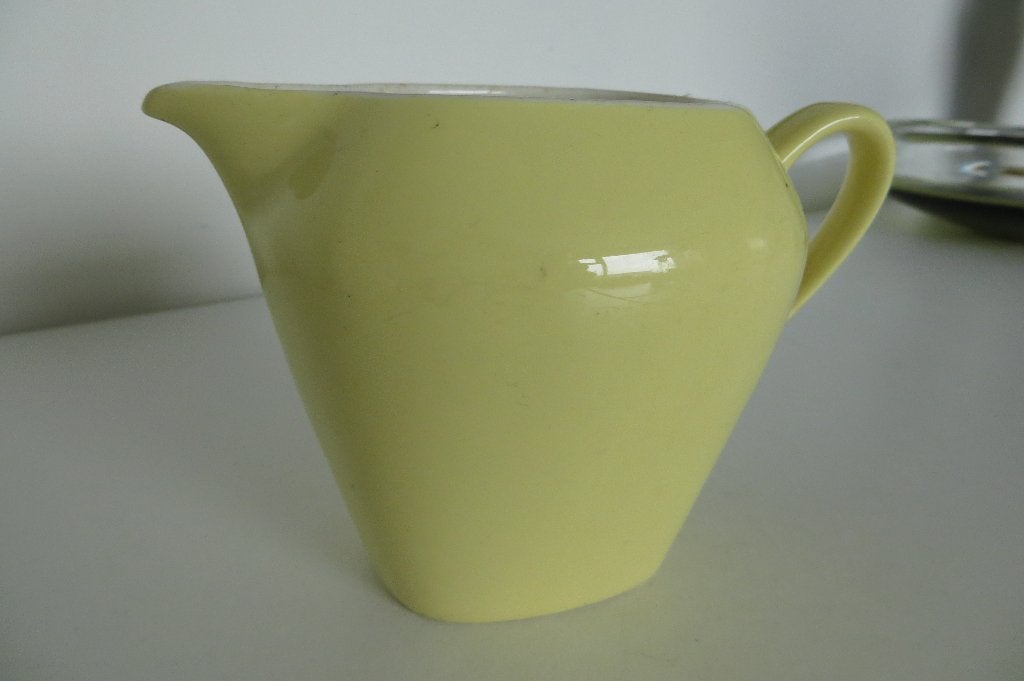 vintage melkpotje van Sphinx Maastricht, in geel pastel, Verzamelen, Ophalen of Verzenden, Overige typen
