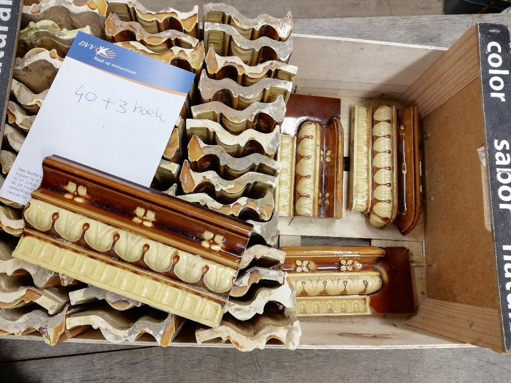 36 stuks, prachtige jugendstil bewerkte bovenranden, Antiek en Kunst, Antiek | Wandborden en Tegels, Ophalen