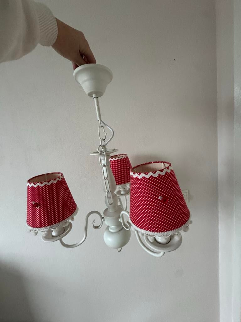 Kroonluchter met rode kapjes - speels en decoratief, Ophalen of Verzenden, Zo goed als nieuw, Metaal
