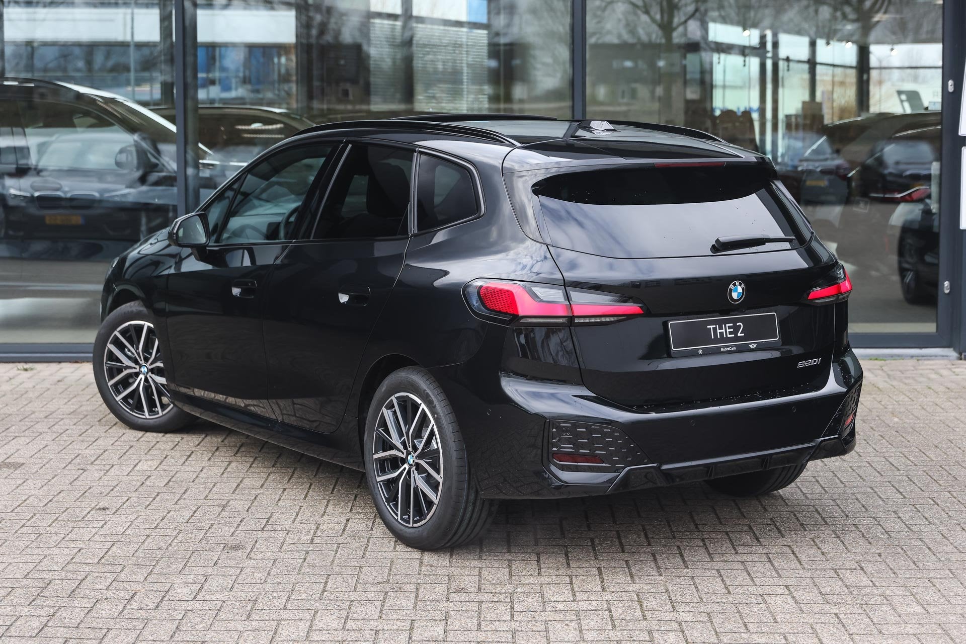 BMW 2 Serie Active Tourer 220i M Sport Automaat / Panoramada, Auto's, BMW, Zwart, 156 pk, Zwart, Leder