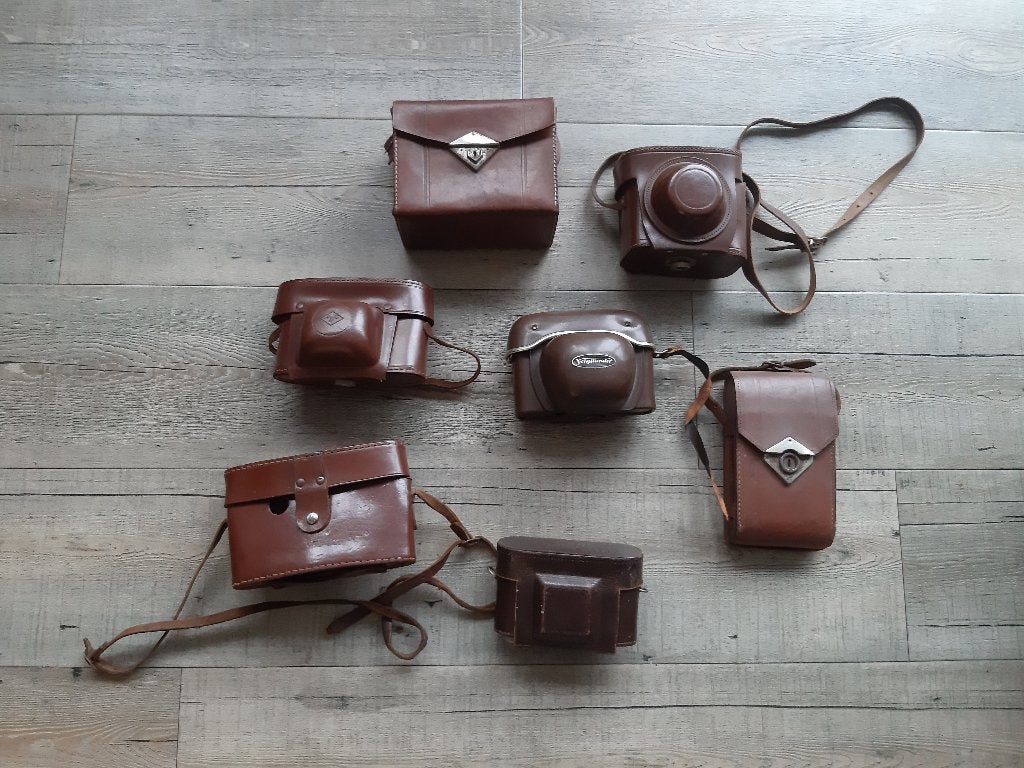 7 oude bruine fototoestel- / camara hoezen - brocante, Ophalen
