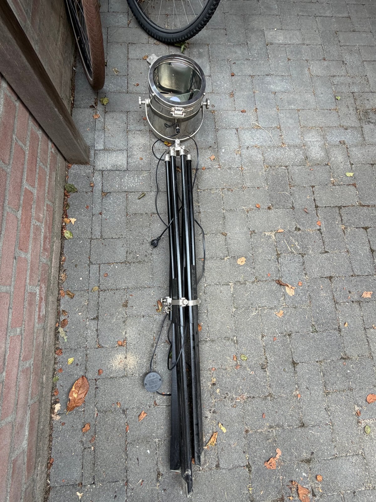 Vintage industrieel zoeklicht met statief. Glas gebroken, Ophalen of Verzenden