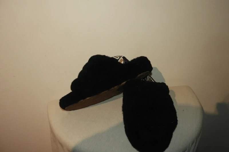 Ugg warme sloffen elastische merkband zwart gestoffeerd 40, UGG, Verzenden, Zwart, Zo goed als nieuw