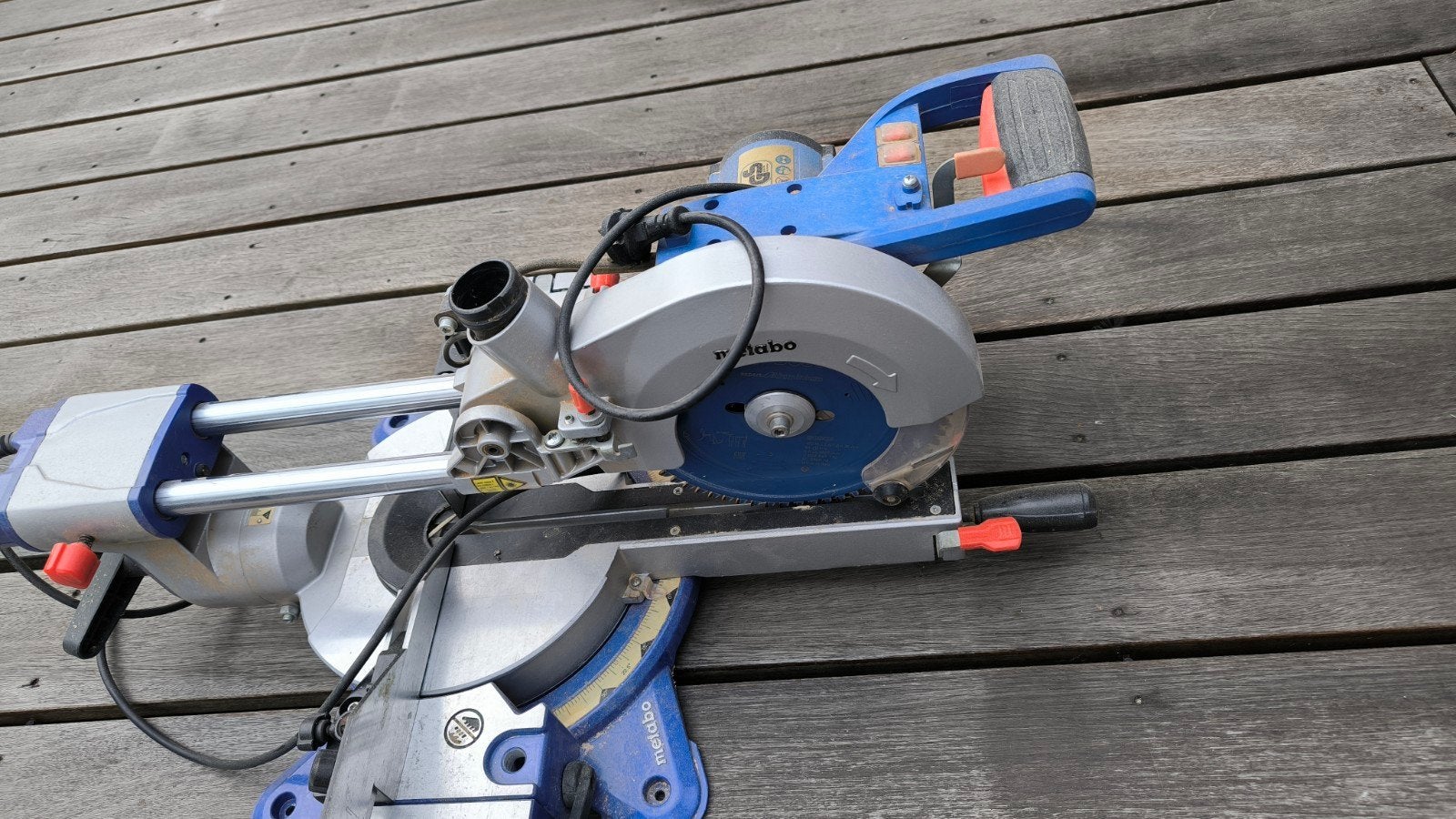 Metabo KGS 216 M Afkortzaag - Gebruikt maar in goede staat, Doe-het-zelf en Verbouw, Gereedschap | Zaagmachines, Ophalen, Gebruikt