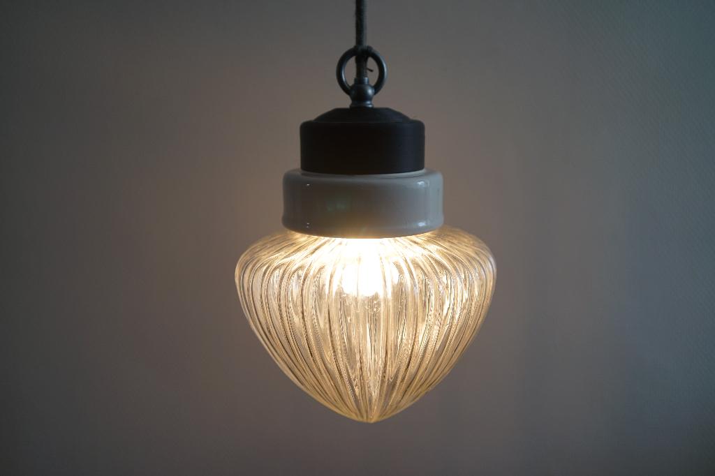 art deco hanglamp geslepen glas ribbel bol porselein chroom., Ophalen of Verzenden, Gebruikt, Glas, Vintage art deco antiek