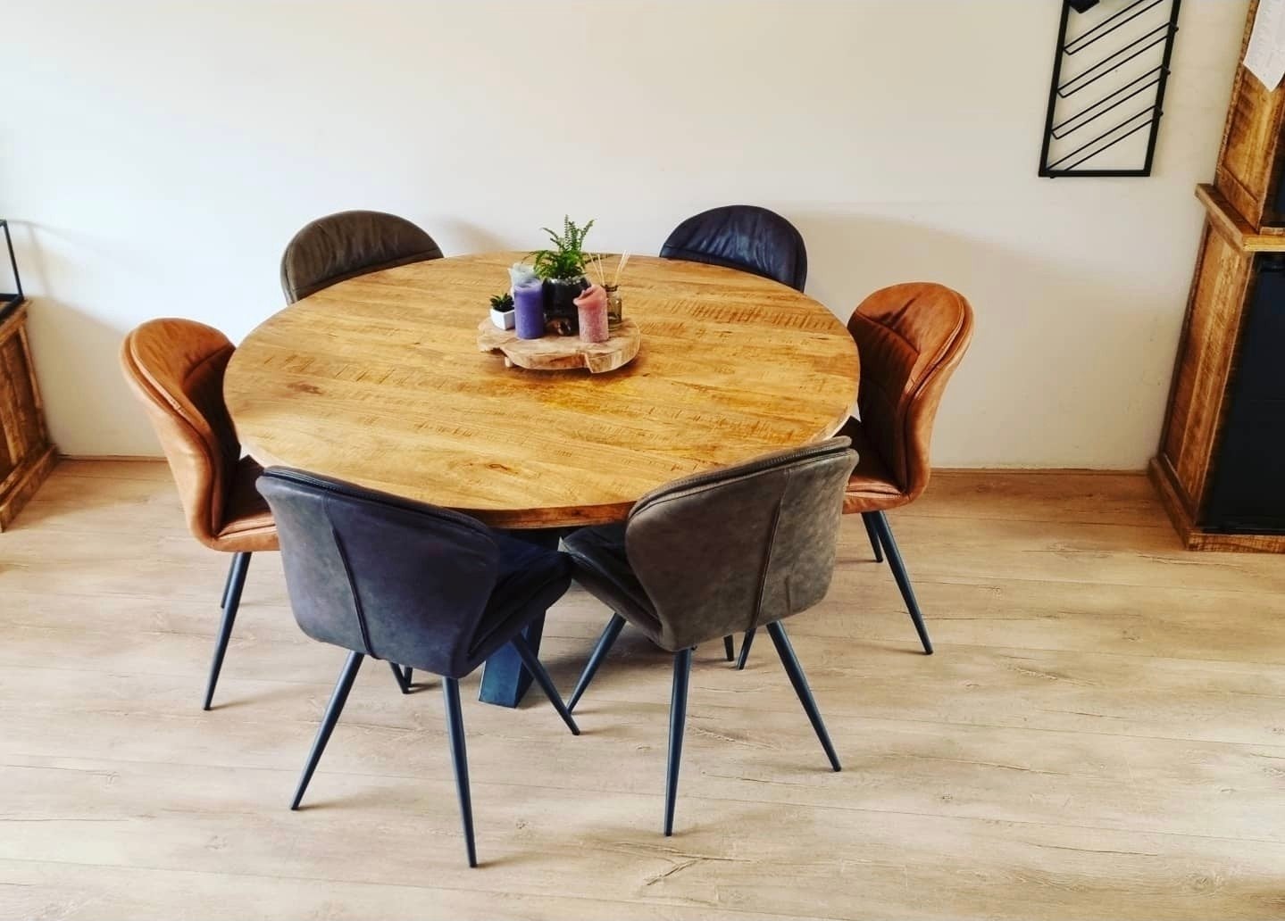 Stoere ronde houten eettafel met 6 luxe velvet stoelen, Huis en Inrichting, Ophalen, Gebruikt, 4 tot 6 stoelen