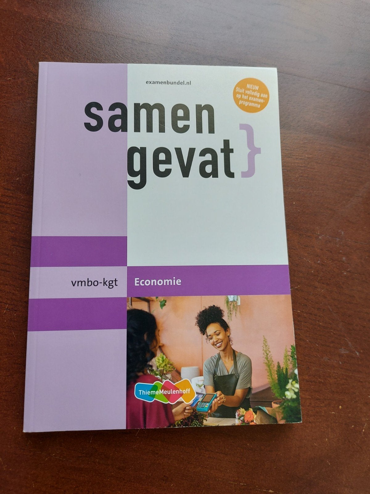 Examenbundel Samengevat VMBO-KGT Economie, Ophalen of Verzenden, Zo goed als nieuw, VMBO, Economie