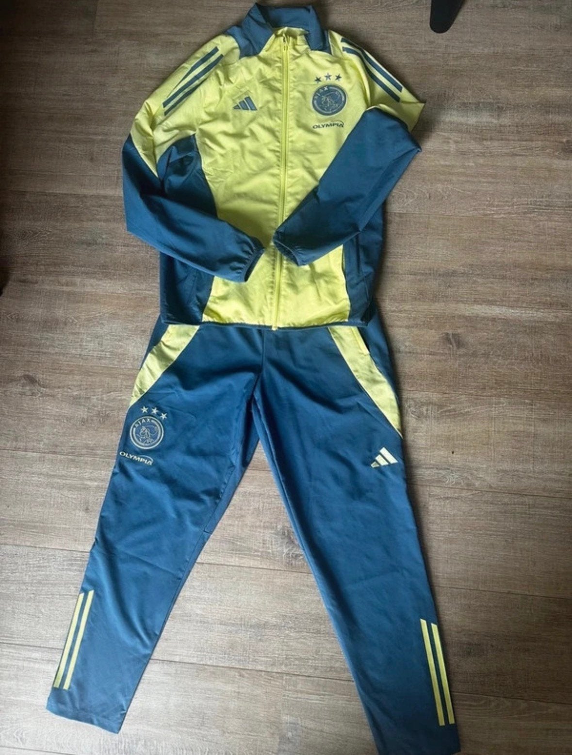 Origineel Ajax adidas trainingspak 2024/2025, Zo goed als nieuw, Voetbal, Maat 46 (S) of kleiner, Verzenden