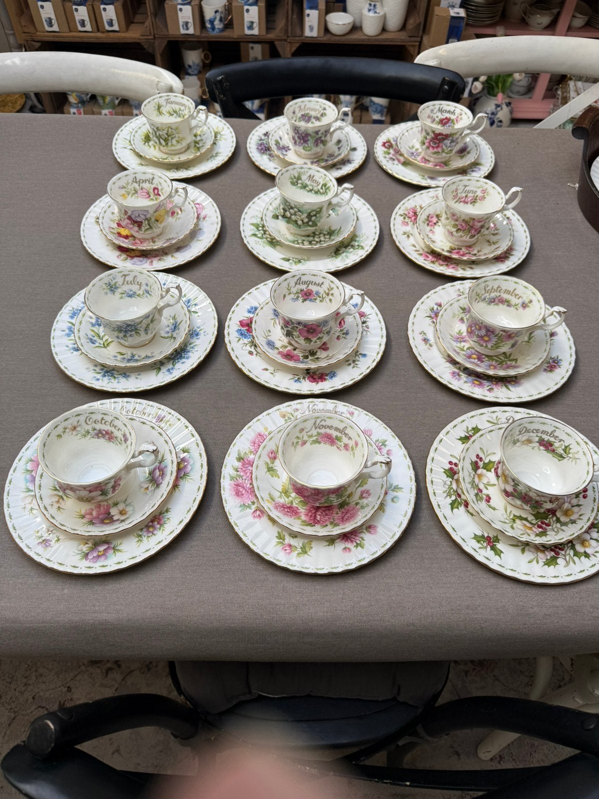 Royal Albert complete set heren kop & schotels ontbijtborden, Antiek en Kunst, Antiek | Servies compleet, Ophalen of Verzenden