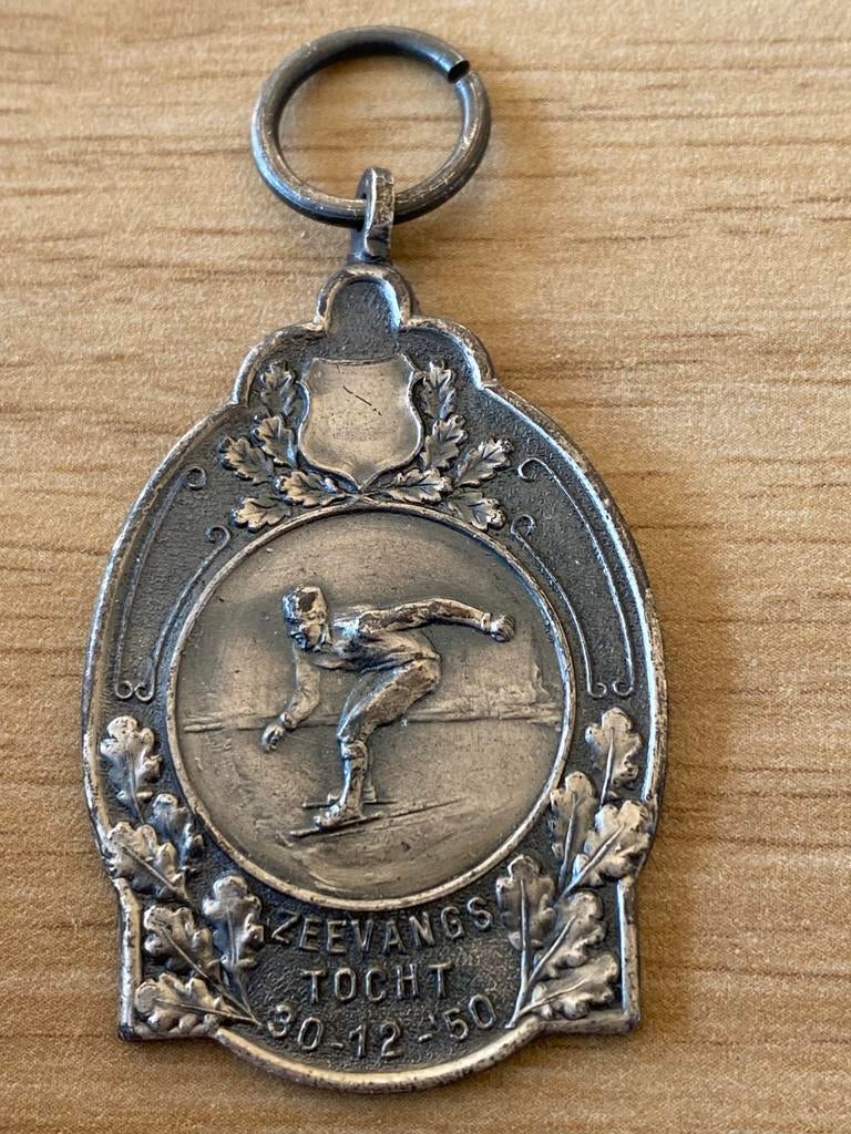 Medailles schaatsen Zeevang tocht, Postzegels en Munten, Penningen en Medailles, Verzenden, Overige materialen