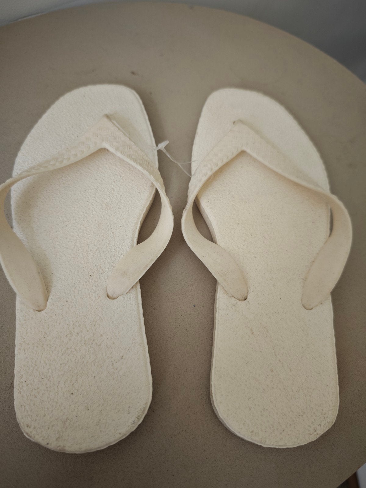 Sarraizienne witte teenslippers
retro maat 36 nieuw!, Ophalen of Verzenden, Nieuw, Wit