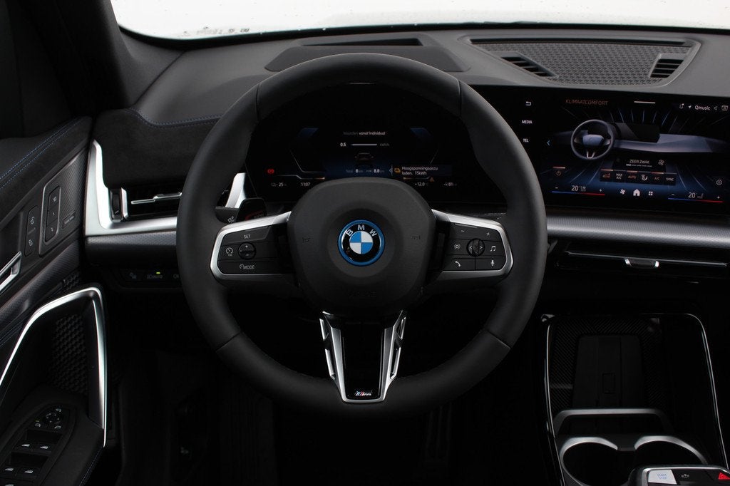 BMW iX1 eDrive20 M Sport / Panoramadak / Trekhaak / Sportsto, Auto's, BMW, Zwart, Zwart, Nieuw, SUV of Terreinwagen