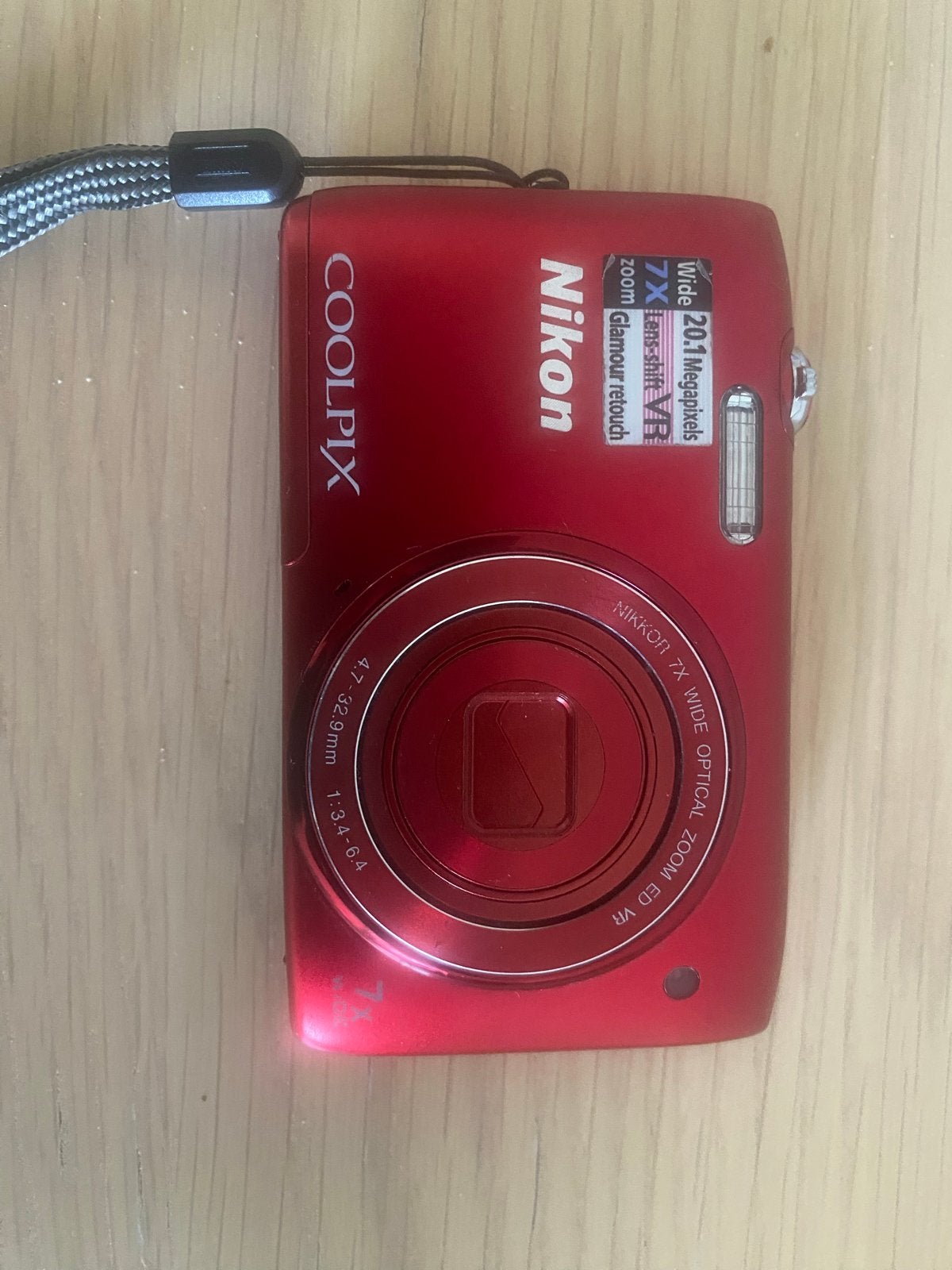 Nikon Coolpix S3500 digitale camera – 20,1 MP – Rood, Gebruikt, Accu, Beeldstabilisatie, Ophalen of Verzenden