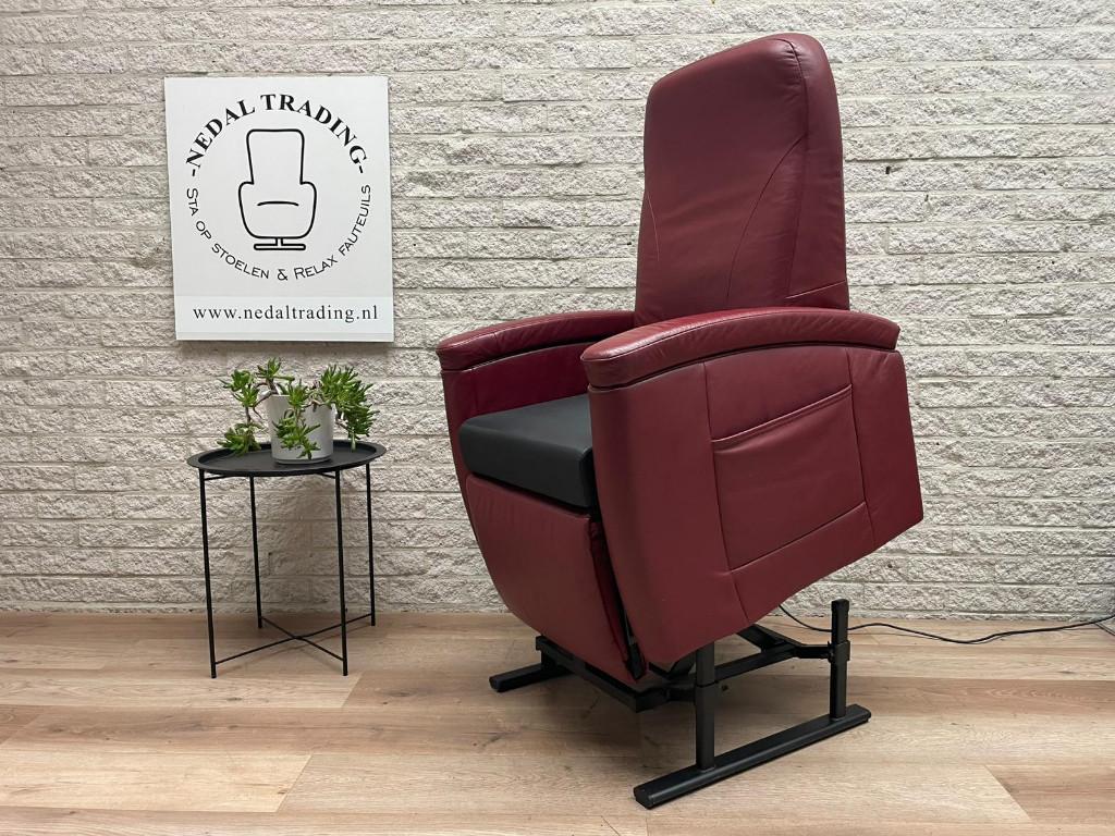 Fitform leren sta op stoel relax fauteuil staopstoel, Huis en Inrichting, Fauteuils, Ophalen, N, N, Zo goed als nieuw