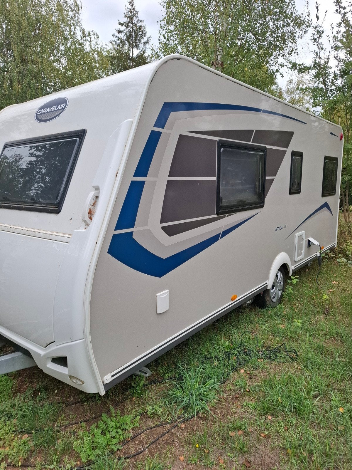 Caravelair Artica 490, Rondzit, 4 tot 5 meter, Lengtebed, Voortentlamp