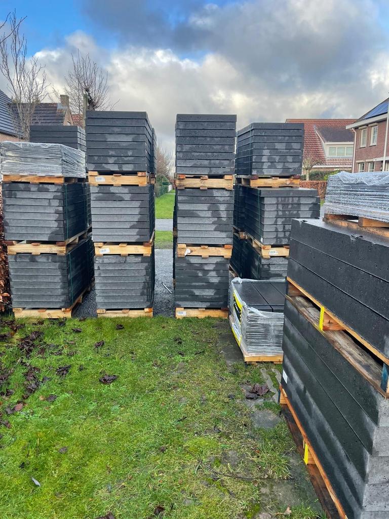 Oud Hollandse tegel antraciet 60x60x5 cm  schep geprijsd, Nieuw, Ophalen of Verzenden, 10 m² of meer, Beton