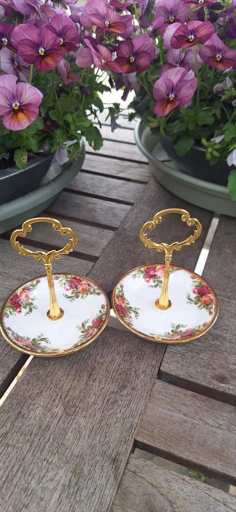 Royal Albert Old Country Roses mini etagères (2 stuks), Ophalen of Verzenden, Overige stijlen, Porselein, Schaal of Schalen