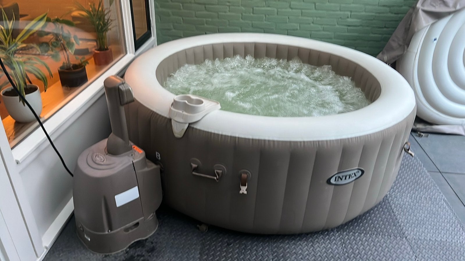 Intex jacuzzi 4 personen, Ophalen, Gebruikt, Filter, Opblaasbaar