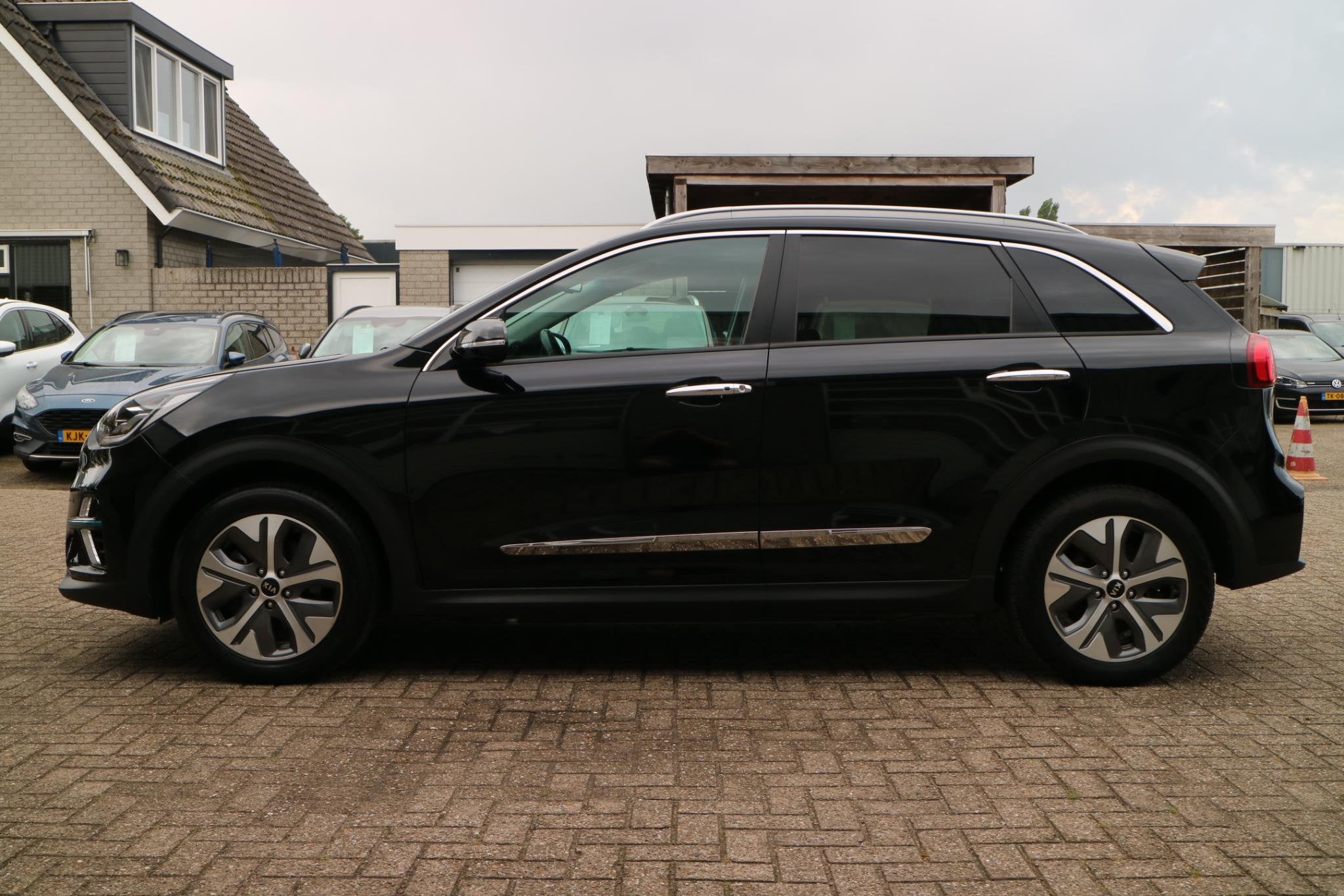 Kia e-Niro DynamicPlusLine 64 kWh | Warmtepomp | Grote Actie, Auto's, Kia, Gebruikt, 1712 kg, Leder en Stof, Zwart