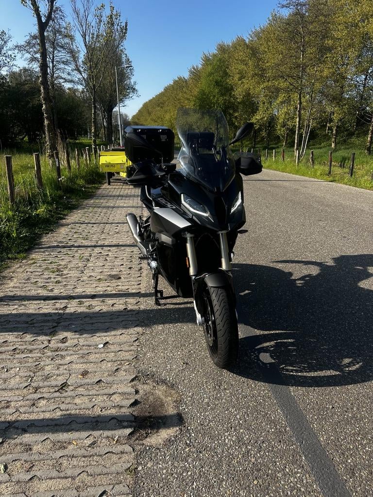 BMW S1000XR 2022 TRIPLE BLACK FULL OPTION!, 4 cilinders, Motorrijbewijs A, Handvatverwarming, Gebruikt