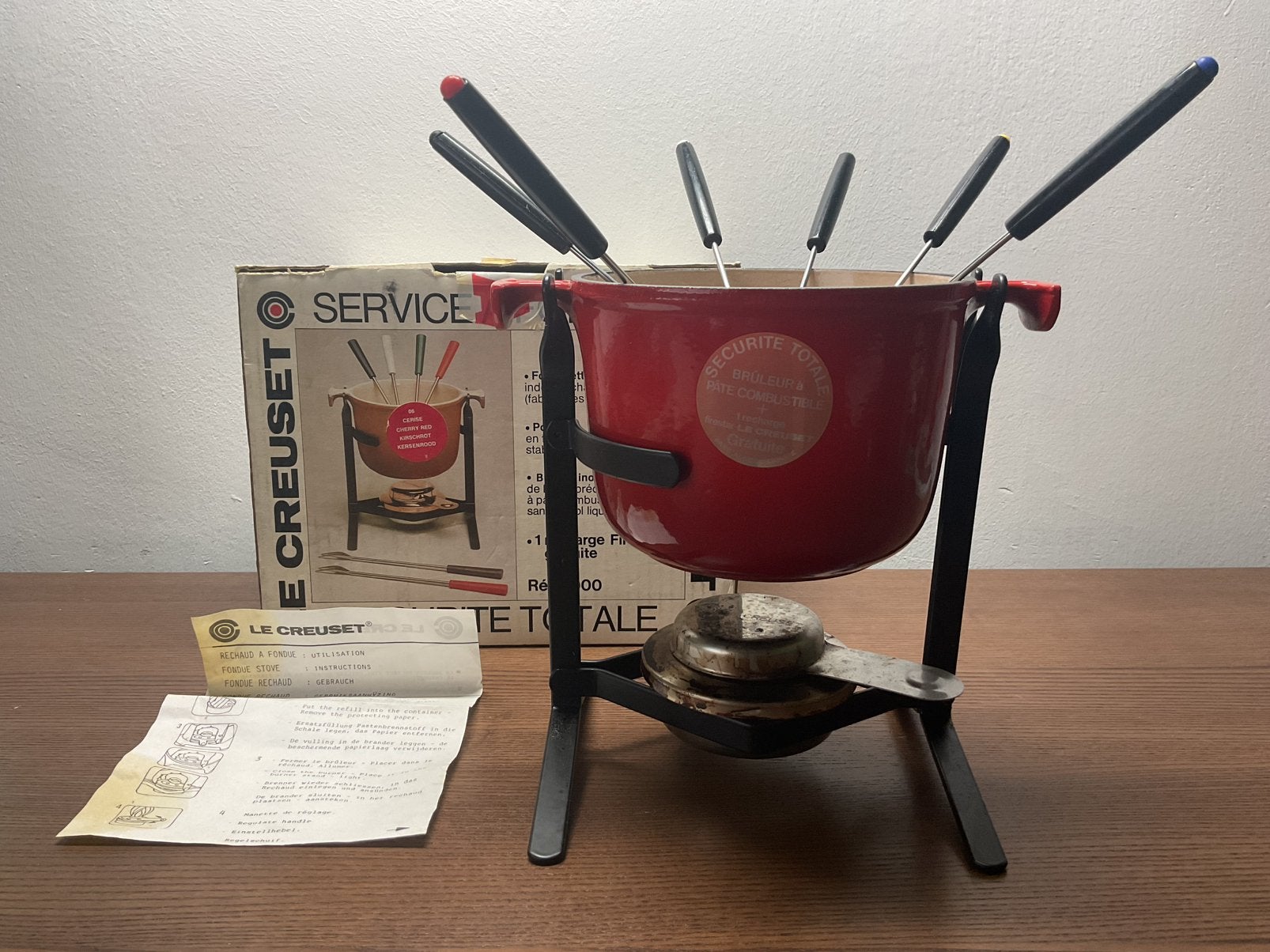 Le Creuset Fondue met gietijzeren pot in de kersenrode kleur, Ophalen of Verzenden, Gebruikt, Brander, Fondueset
