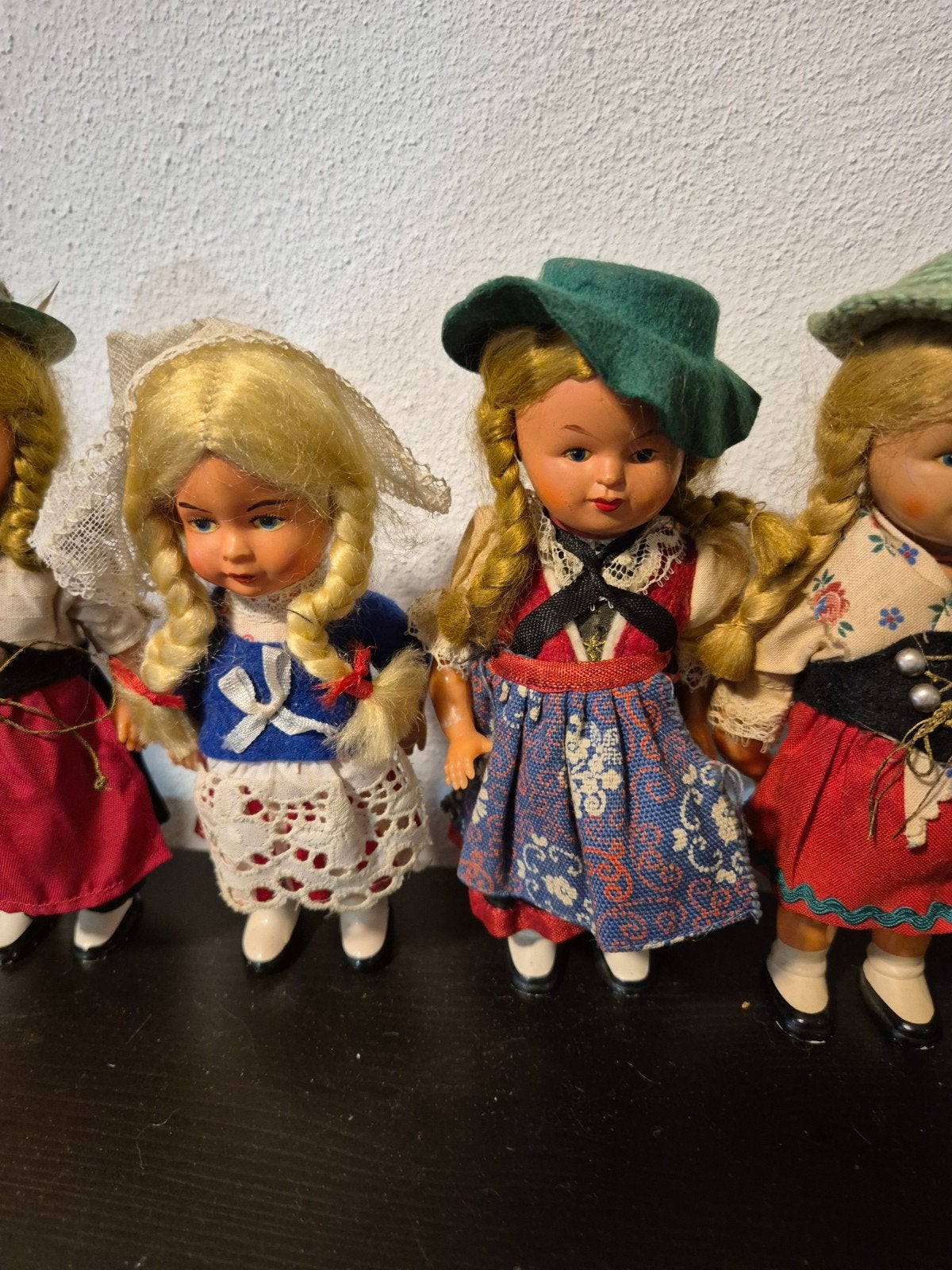 Partij van 11 Vintage Opwindpoppen in Klederdracht, Verzamelen, Ophalen of Verzenden, Gebruikt, Pop