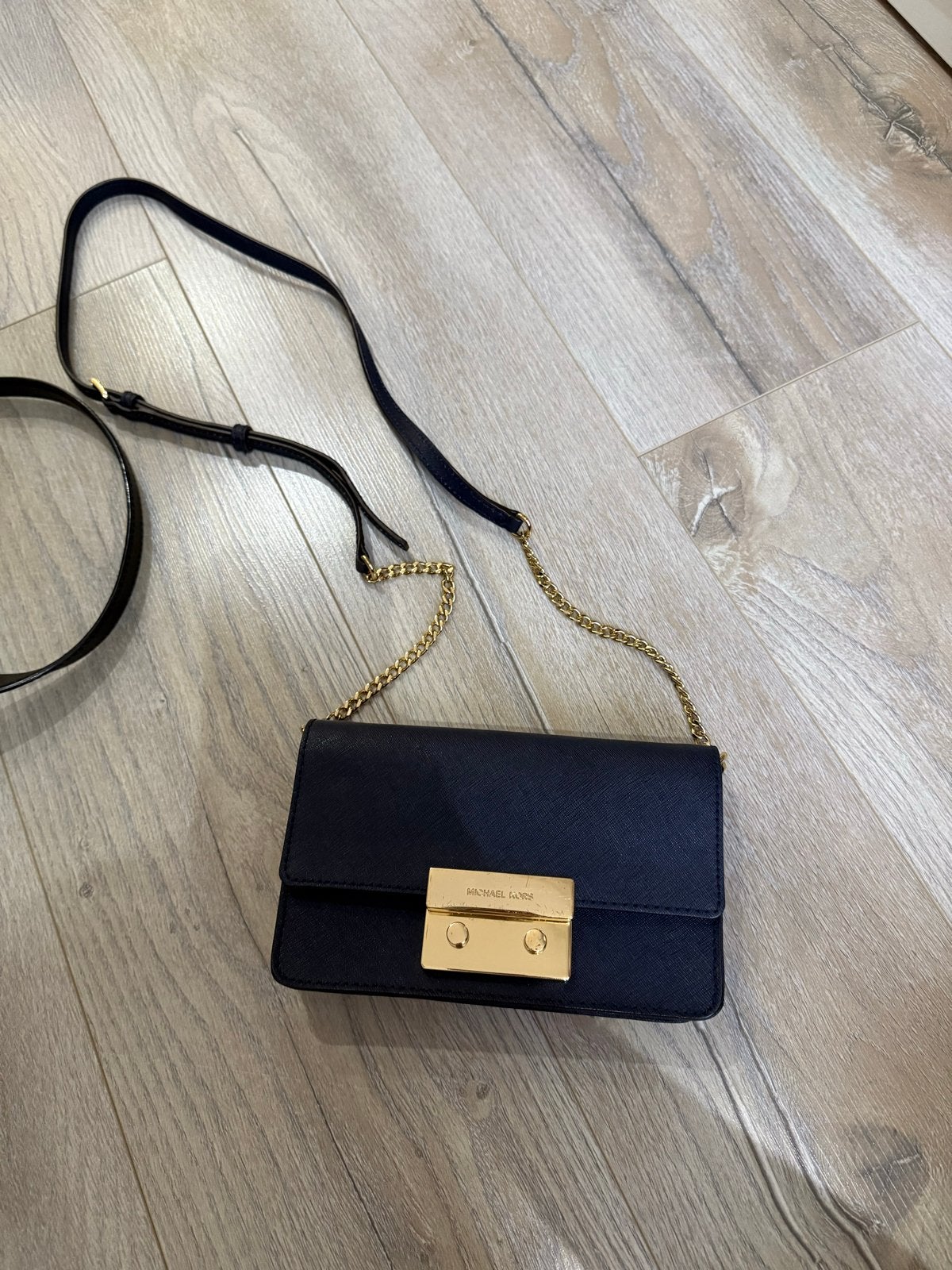 Michael Kors Schoudertasje - Donkerblauw met Goud, Ophalen of Verzenden, Zo goed als nieuw, Blauw, Schoudertasje