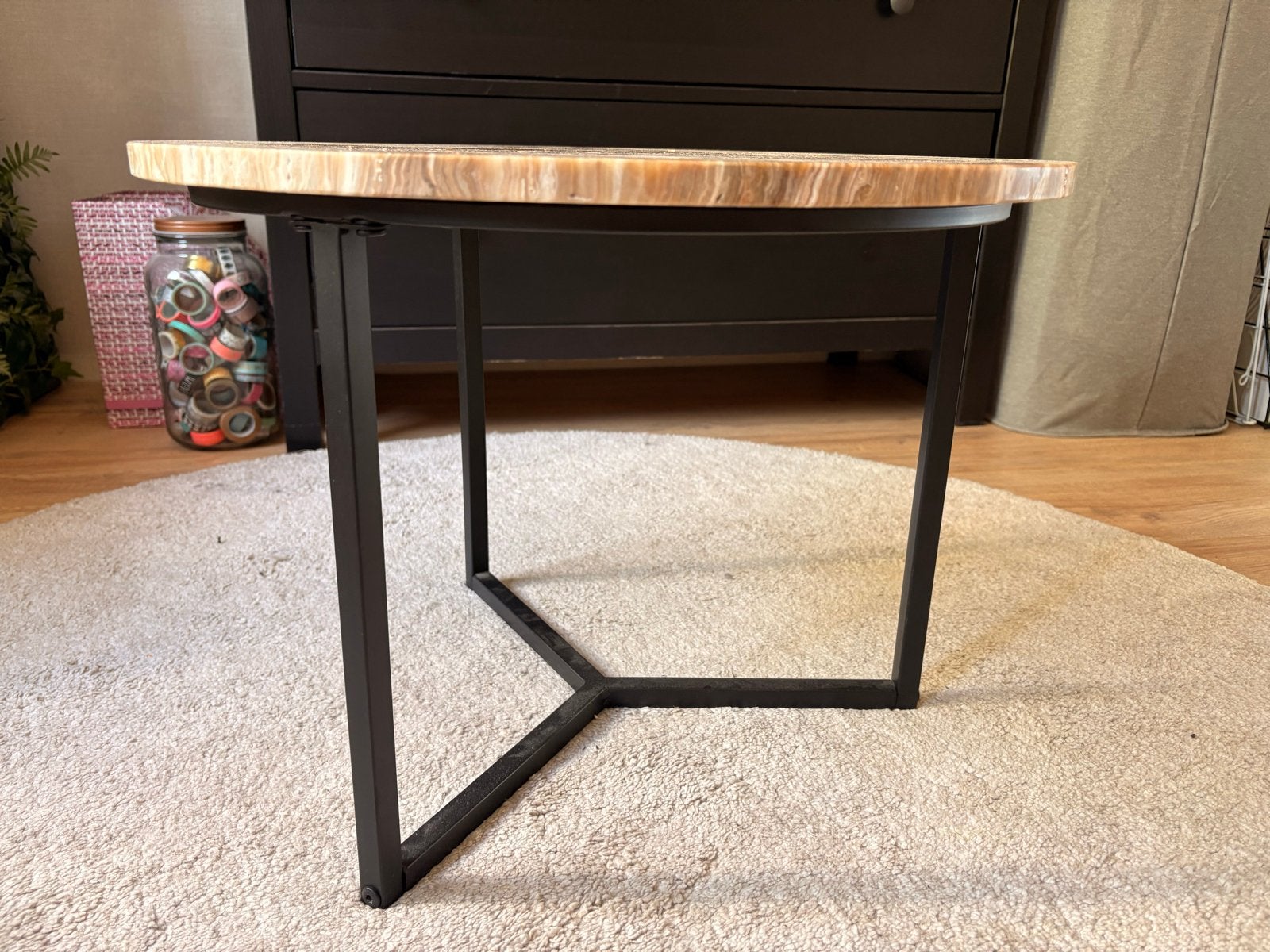 Ronde salontafel met marmeren blad en metalen onderstel, Huis en Inrichting, Tafels | Salontafels, Ophalen, Minder dan 50 cm, 50 tot 100 cm
