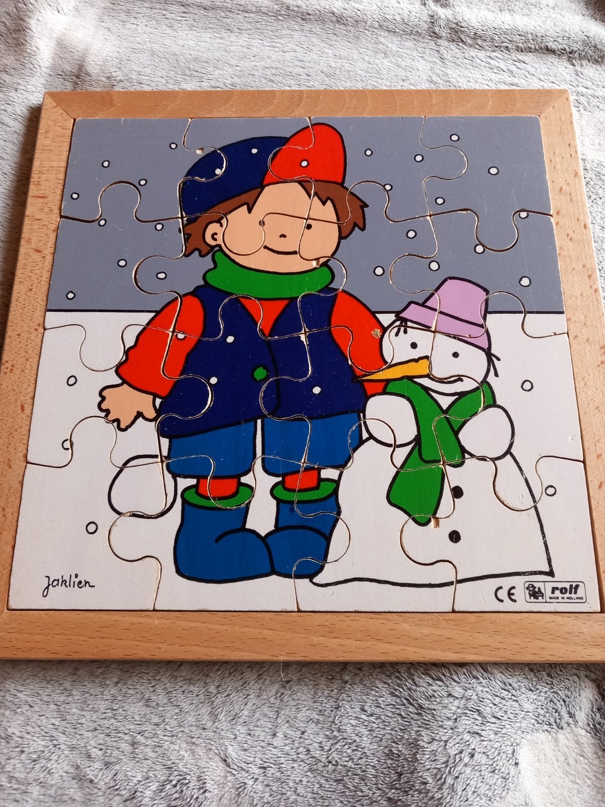Houten puzzel jongen en sneeuwpop - Rolf 16 stukjes, Kinderen en Baby's, Speelgoed | Kinderpuzzels, 2 tot 4 jaar, Gebruikt, 10 tot 50 stukjes