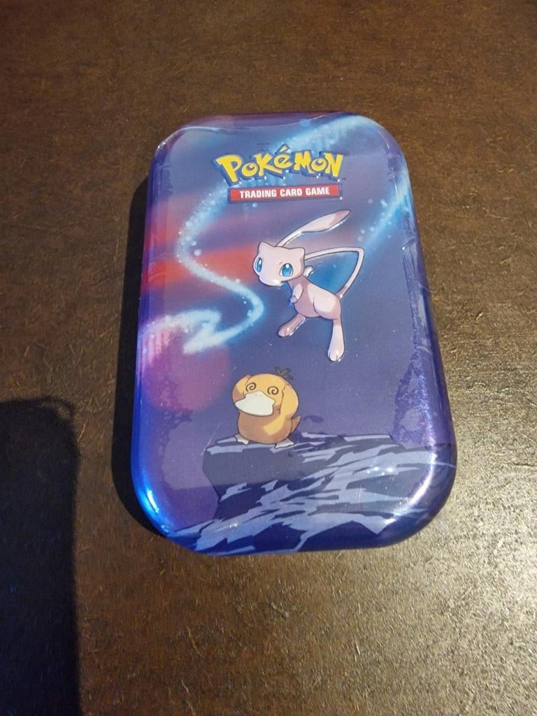 Pokemon Kanto tin Mew Sealed  Scarlet&Violet, Ophalen, Nieuw, Boosterbox, Foil