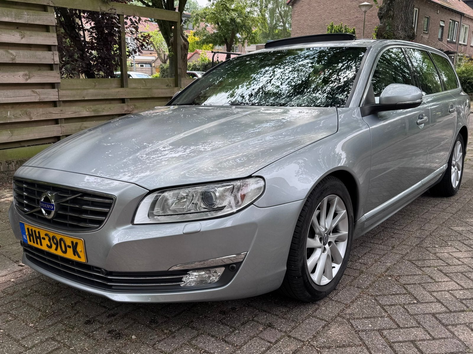 Volvo V70 D2 Summum, Pano, Standkachel, Trekhaak, Weinig km!, Auto's, Volvo, Voorwielaandrijving, 1800 kg, 4 cilinders, 1498 kg