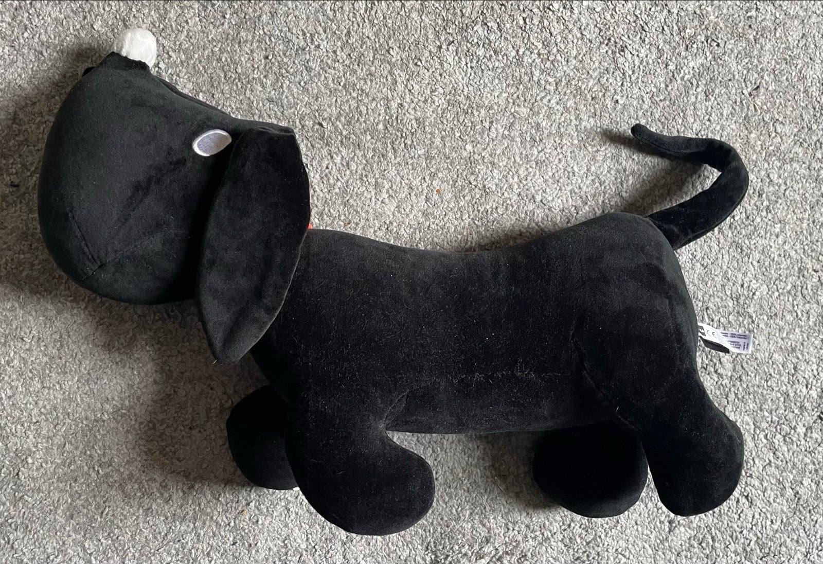 Zwarte Teckel Takkie Knuffel met Rode Halsband Hema, Overige merken, Overige karakters, Zwart, Zo goed als nieuw