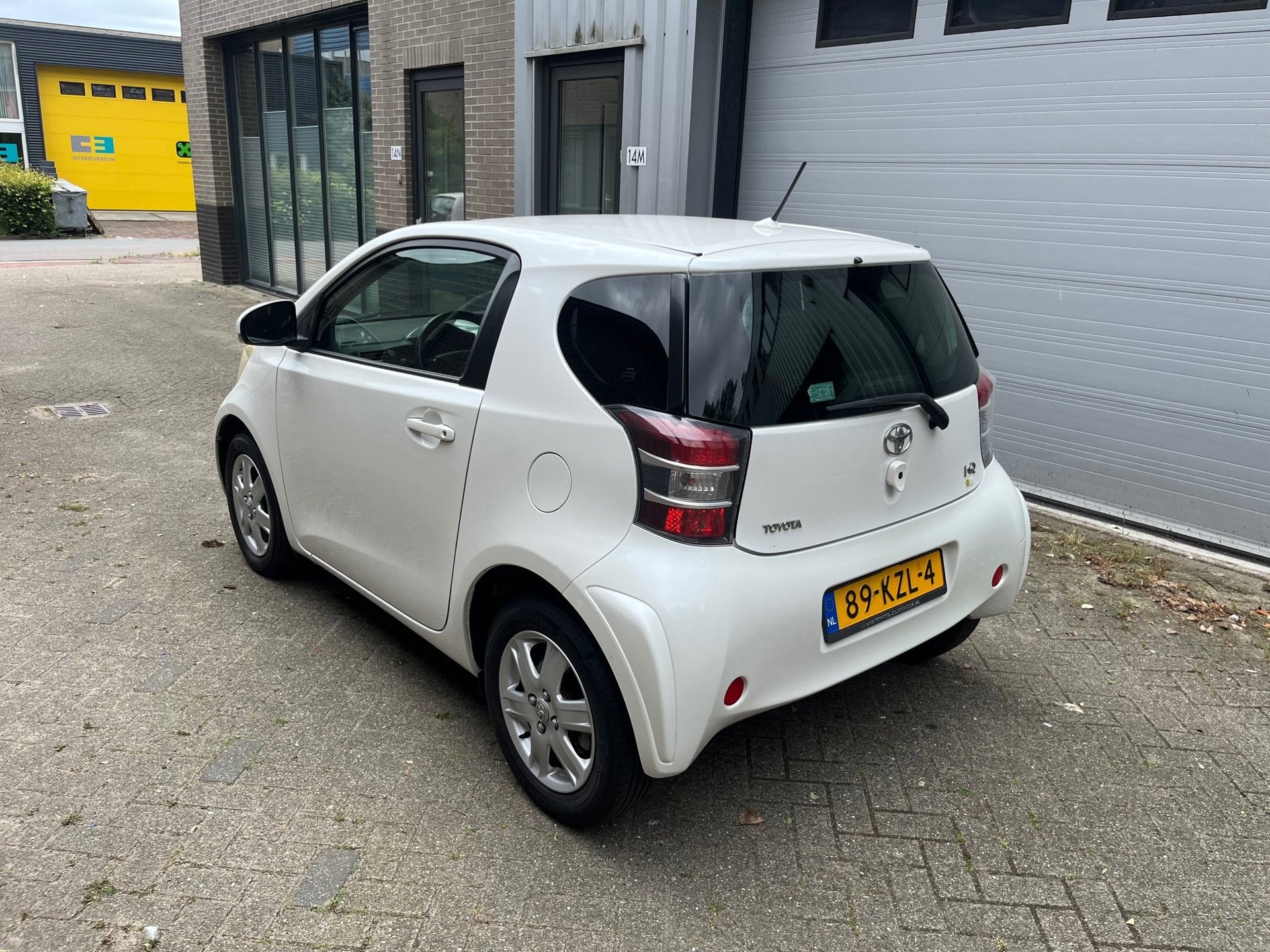 Toyota IQ 1.0 VVTi Comfort! AIRCO! BOEKJES!, Dealer onderhouden, Stof, Gebruikt, 4 stoelen