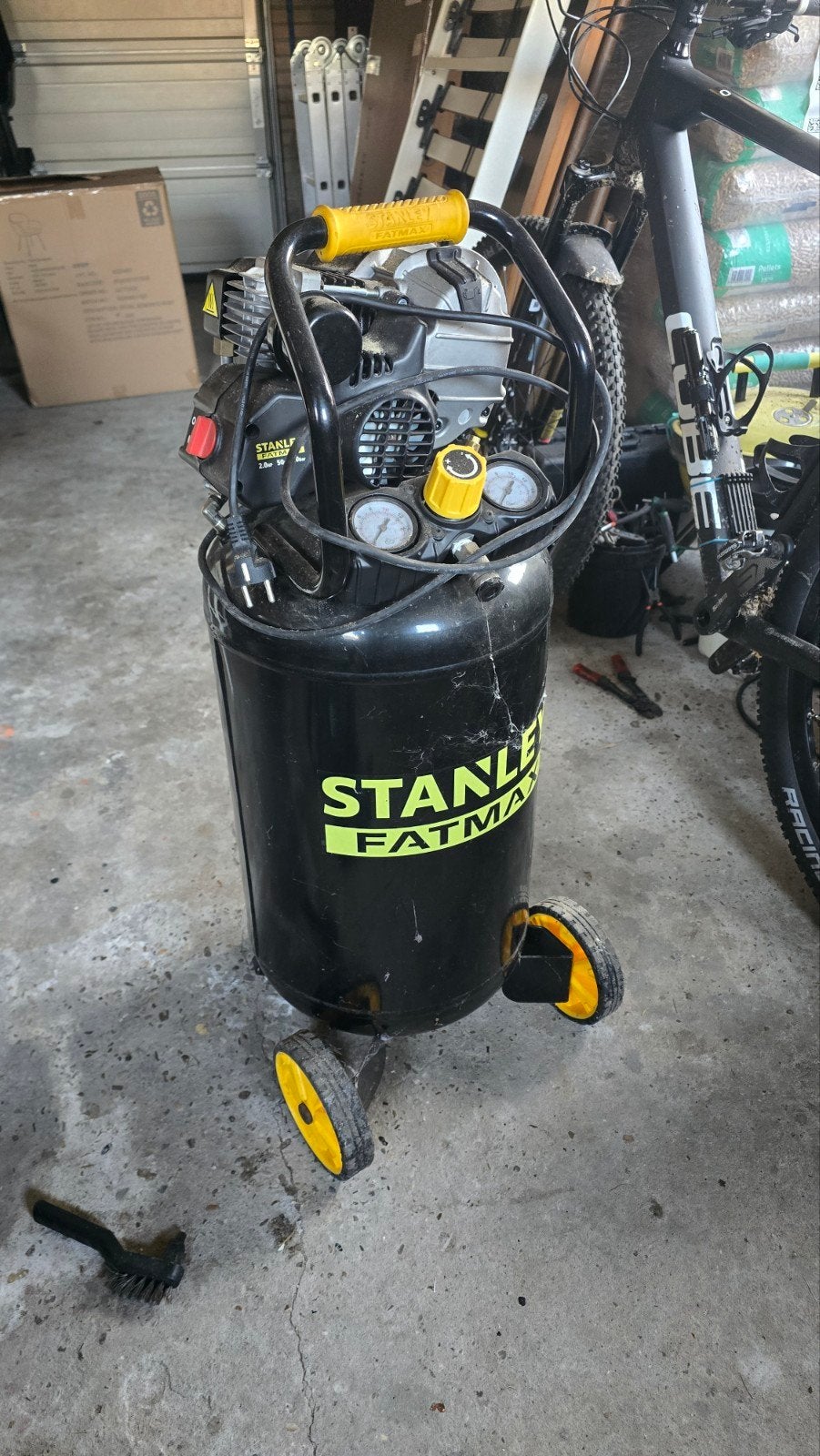 Stanley Fatmax 50L Compressor - 2 PK, 10 Bar, Doe-het-zelf en Verbouw, 25 tot 100 liter, Ophalen, 200 tot 400 liter/min