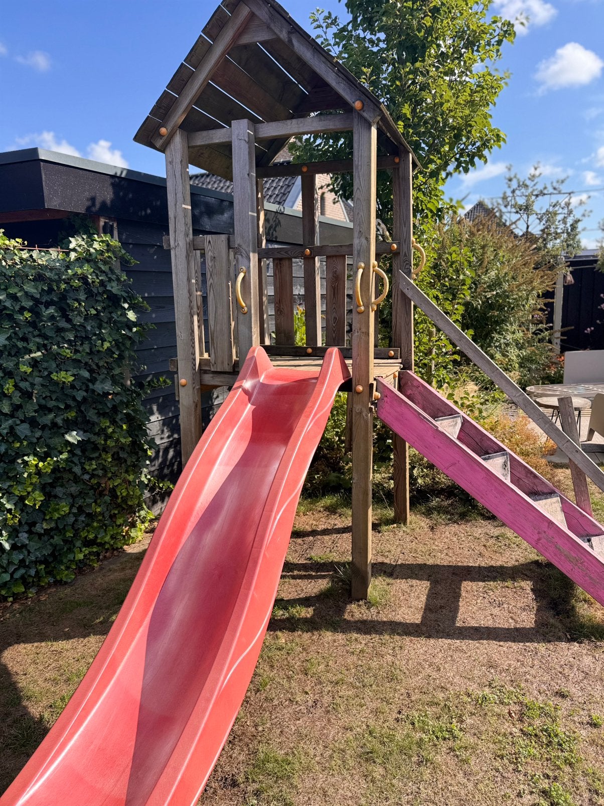 Speelhuisje met glijbaan, Kinderen en Baby's, Speelgoed | Buiten | Speelhuisjes, Ophalen, Gebruikt, Hout
