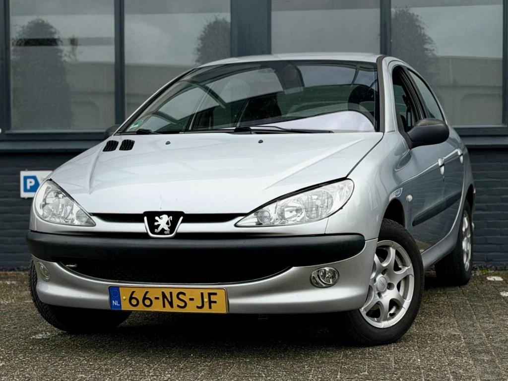 Peugeot 206 1.4 Air-line (bj 2004, automaat), Automaat, Metallic lak, Bedrijf, 75 pk