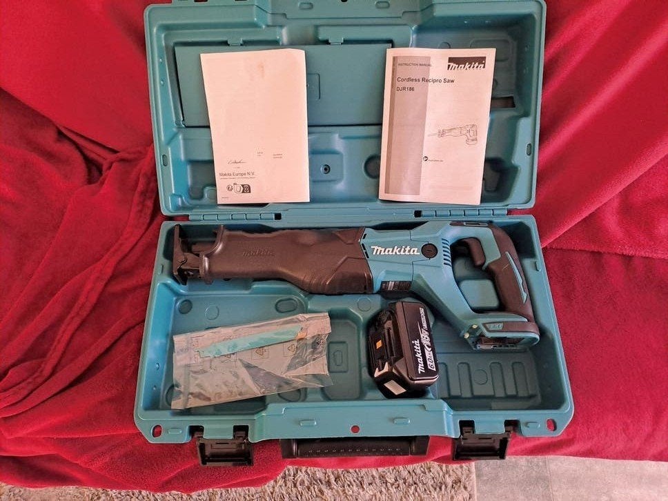 Makita Reciprozaag DJR186 met 6.0Ah accu en koffer, Doe-het-zelf en Verbouw, 70 mm of meer, Nieuw, Ophalen of Verzenden, Makita