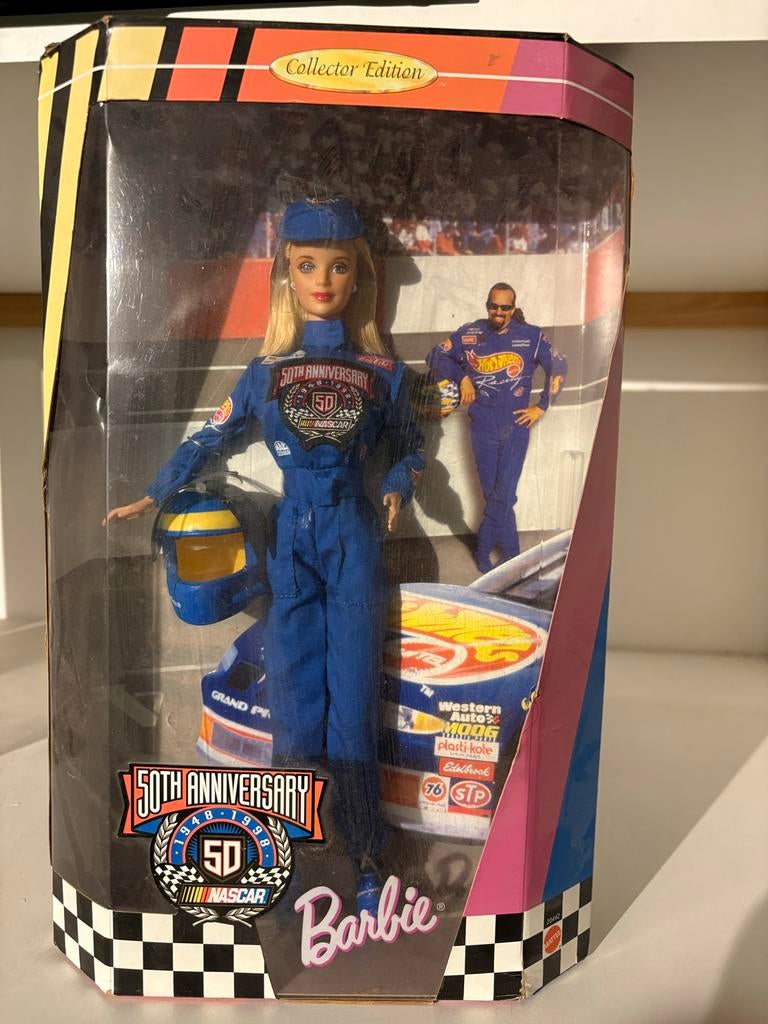 NASCAR Barbie 50th Anniversary Collector Edition, Ophalen of Verzenden, Zo goed als nieuw